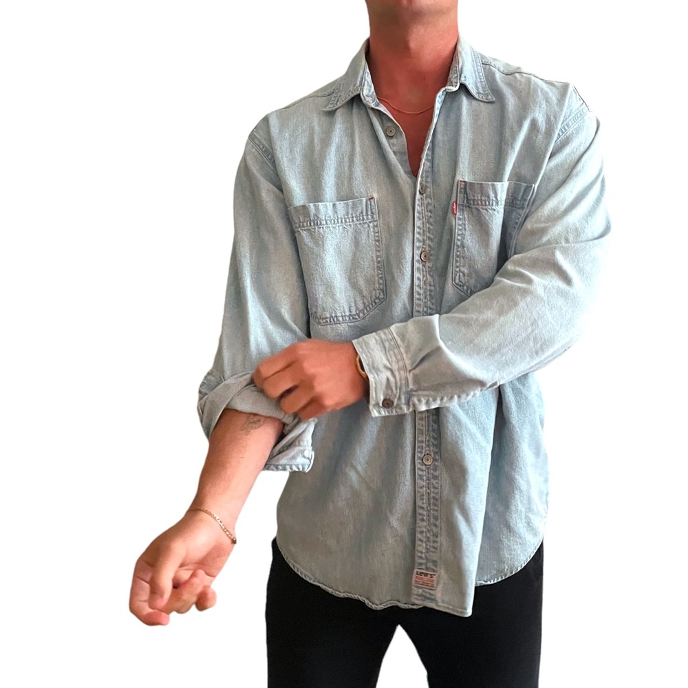 Light Denim Levi’s Button Down - image 5